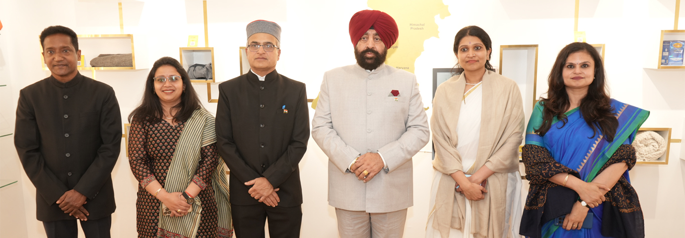 Visit of Lieutenant General Gurmit Singh, Governor, Uttarakhand to the ODOP Gallery at LBSNAA.